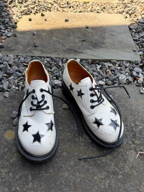 White patent leather Star-Accent Combat Boots-shoes with Black Details